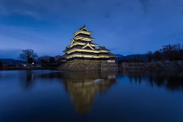 Vista Panorâmica Castelo Matsumoto Japonês Sob Céu Nublado Noite — Fotografia de Stock