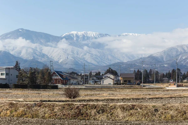 冬の自然 中部日本に囲まれた雪の町 — ストック写真