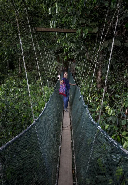Aziatische Vrouw Wandelen Kinabalu Berggebied Maleisië — Stockfoto