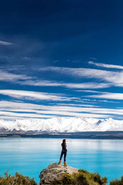 Mulher Olhando Para Vista Panorâmica Monte Cook Nova Zelândia — Fotografia de Stock