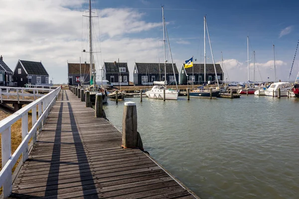 Marken Island, Hollanda geleneksel köy limandan