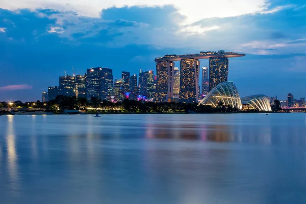 Singapore Gratte Ciel Bâtiments Sur Eau Port — Photo