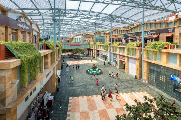 Gedrängte Asiatische Mall Tag Stockfoto