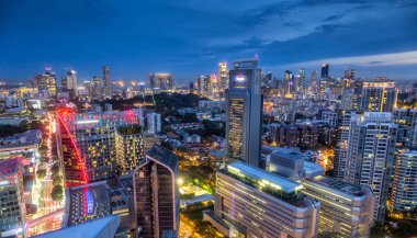 Singapur Finans Bölgesi Geceleri gökyüzü.