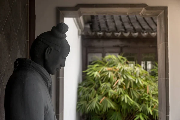Statue Protégeant Entrée Temple Asiatique — Photo