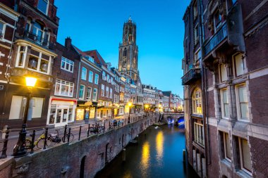 Akşamları, Hollanda Utrecht tarihi merkezi