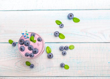 yaban mersini ile organik güler yüzlü.