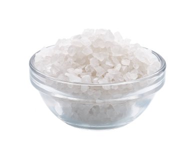 izole bir cam kasede beyaz tuz kristallerinin