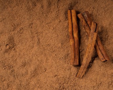 Toz tarçın dokusuna yakın arka plan, üstten görünüm