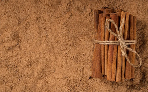 Toz tarçın dokusuna yakın arka plan, üstten görünüm