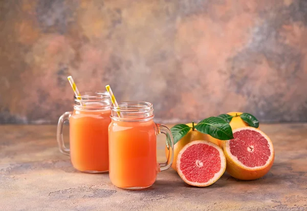 Jus Jeruk Organik Segar Dan Setengah Matang Dari Fokus Grapefruit — Stok Foto