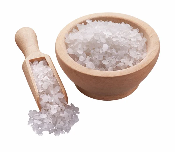 Weiße Salzkristalle Einer Holzschale Isoliert — Stockfoto