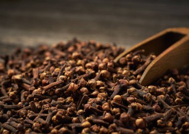 Ahşap kürek yakın kuru baharat karanfil