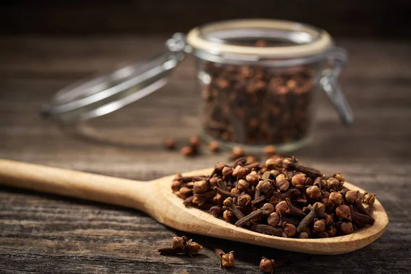 Dry Spice Cloves Wooden Shovel Gray Wooden Background — Stock Photo, Image