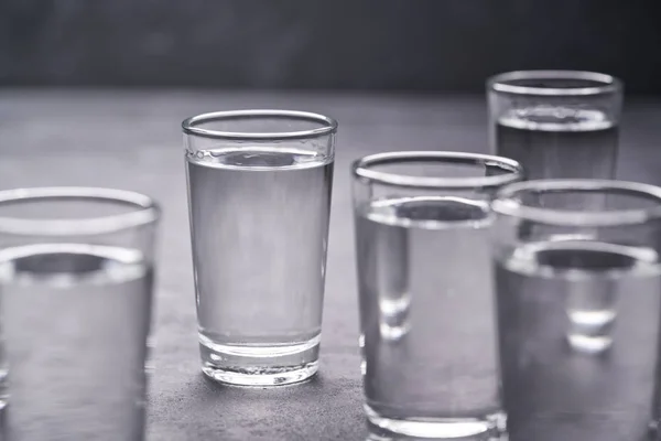 Russische Wodka Schoten Zwarte Tabel Selectieve Aandacht Wodka Een Shot — Stockfoto