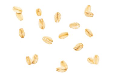 Beyaz arka plan üzerinde izole kuru çiğ yulaf gevreği. Düz taneleri buğday, kepek, arpa, güle güle hububat müsli veya granola haddelenmiş