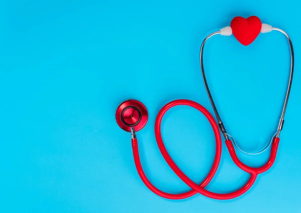 Equipo Médico Estetoscopio Rojo Fonendoscopio Sobre Fondo Azul Día Mundial —  Fotos de Stock