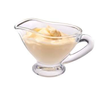 Beyaz arka plan üzerinde izole lezzetli mayonez sos. Ekşi krema kase