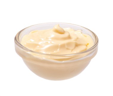 Küçük cam kase beyaz mayonez sos izole üzerinde beyaz arka plan. Ekşi krema kase