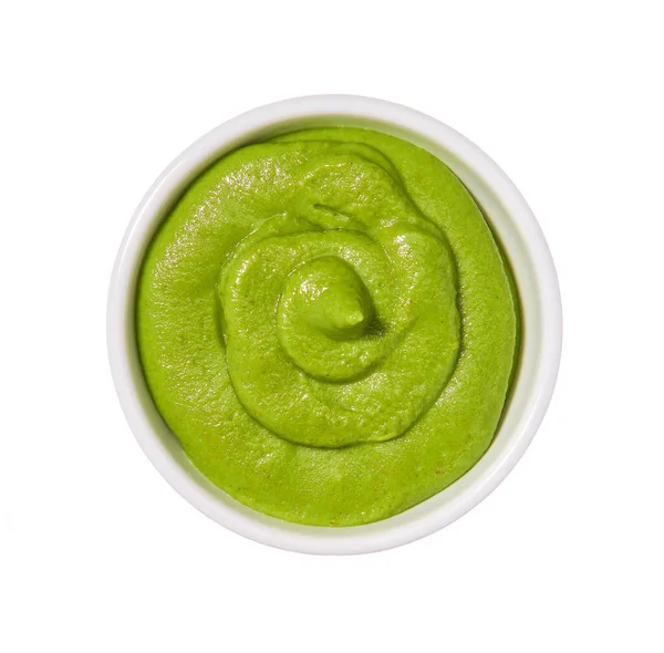 Wasabi beyaz arka plan üzerinde izole kase. Wasabi sosu bölümünü