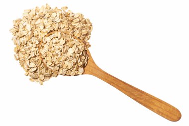 Tahta üzerinde beyaz üstten görünüm izole kaşık kuru çiğ yulaf gevreği