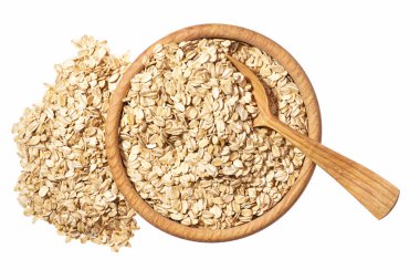 Sağlıklı beslenme vegan gıda kavramı beyaz arka plan üzerinde ahşap kase çiğ yulaf gevreği