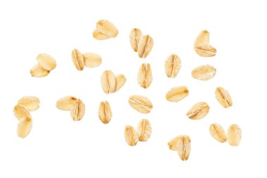 Beyaz arka plan üzerinde izole kuru çiğ yulaf gevreği. Düz taneleri buğday, kepek, arpa, güle güle hububat müsli veya granola haddelenmiş