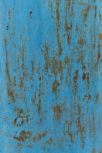 Іржава пофарбована металева поверхня на фоні стіни. Візерунок іржі — стокове фото