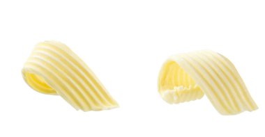 Tereyağı kıvrımları beyaz bir arka planda izole edilmiş. beyaz arka planda izole edilmiş margarin ya da yayılmış.