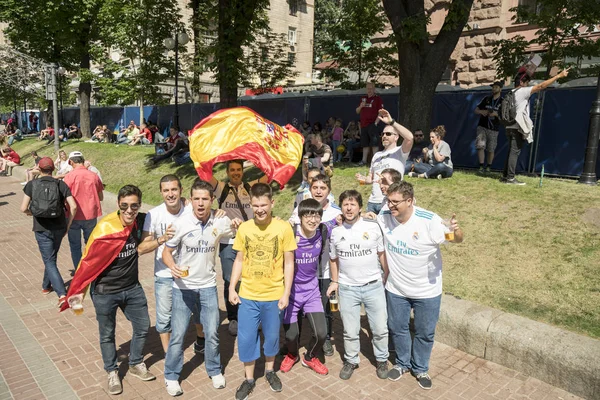 Kiev, Ukrayna - 26 Mayıs 2018. Fan bölge. Liverpool taraftarları eğlenceleri. 2018 UEFA Şampiyonlar Ligi Finali. — Stok fotoğraf