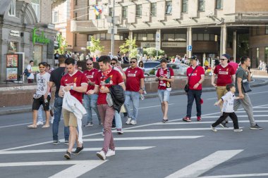 Kiev, Ukrayna - 26 Mayıs 2018. Fan bölge. Liverpool taraftarları eğlenceleri. 2018 UEFA Şampiyonlar Ligi Finali