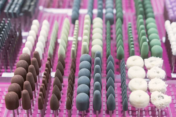 Manikür için aygıtın bir meme. elmas püskürtme pedikür, manikür çalışır. Ayak Bakımı