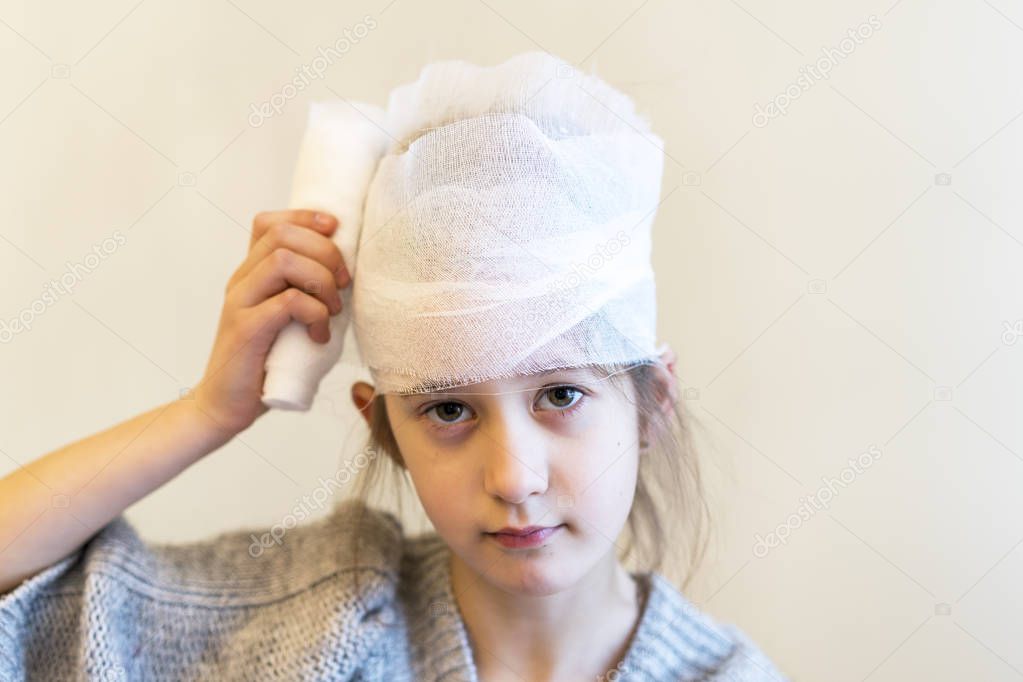 Doctor bandaged the girl's head.