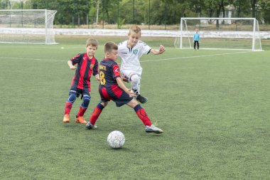 Kiev, Ukrayna - 28 Haziran 2018 çocuklar oynamak futbol şehir mini futbol turnuvası