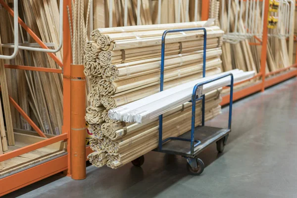 Prodejna Stavebních Materiálů Regály Prken Dřeva Stavebních Materiálů Balení Desek — Stock fotografie