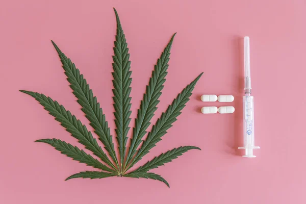 Kanabis Igual Tabletas Concepto Tratamiento Del Cannabis Uso Marihuana Con —  Fotos de Stock