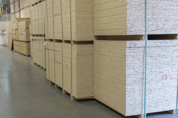 Warehouse of fiberboard and chipboard. Construction Materials. Wooden warehouse. — Stock Image Warehouse Fiberboard Chipboard Construction Materials Wooden Warehouse Stock Picture