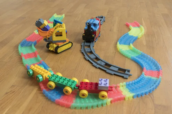 Juguetes Infantiles Suelo Primer Plano Excavadora Para Niños Tren Coche — Foto de Stock