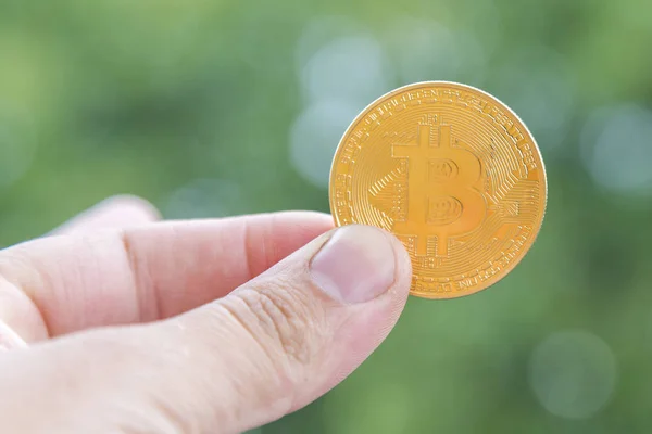 Gouden Bitcoin Grijze Achtergrond Bitcoin Dat Een Moderne Manier Van — Stockfoto