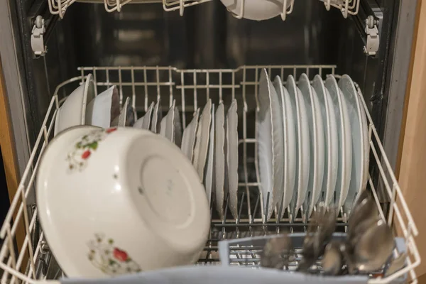 Dishes Basket Dishwasher Ready Cleaning Selected Focus Very Narrow Depth — Stock Photo, Image