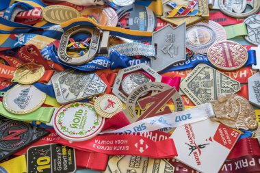 Kiev, Ukrayna. 2 Eylül 2018 çok farklı spor madalya. Madalya Yarım maraton, maraton ve diğer mesafeler.