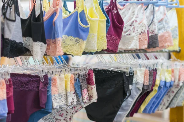 Braguitas Mujer Percha Tienda Lencería Tienda Nueva Ropa Interior Encaje — Foto de Stock