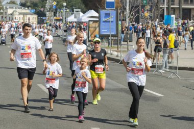 Ukrayna, Kiev, Ukrayna 09.09.2018 sporcular ve Amatör çalıştırıyorsunuz. İnsanlar içinde çalışan nişanlandık. Sağlıklı yaşam teşviki