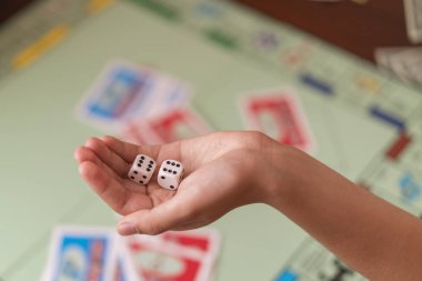 El oyun alanı arka plan üzerinde oyun zar atar