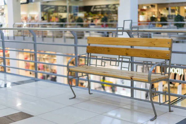 Egy Fapadon Plázában Fapadon Szemetet Shopping Mall — Stock Fotó