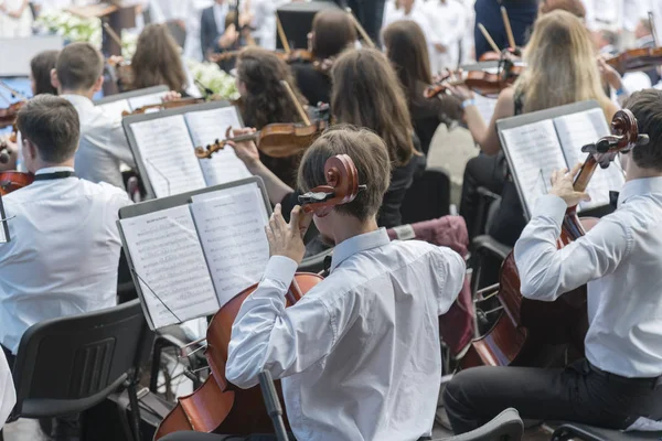 Homens Com Violoncelo Numa Orquestra — Fotografia de Stock