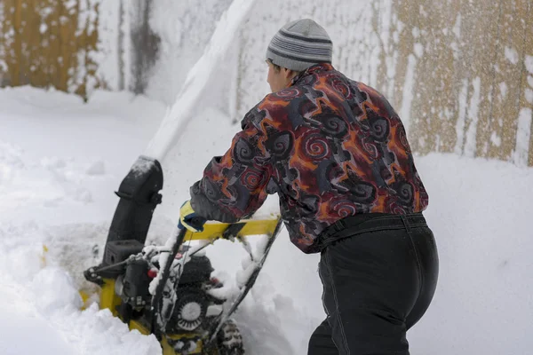 Man Cleans Snow Sidewalks Snowblower Snow Thrower Best Assistant Snow — Stock Photo, Image