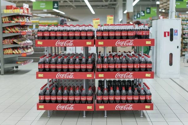 Kiev Ucrania Febrero 2018 Stand Con Coca Cola Supermercado —  Fotos de Stock