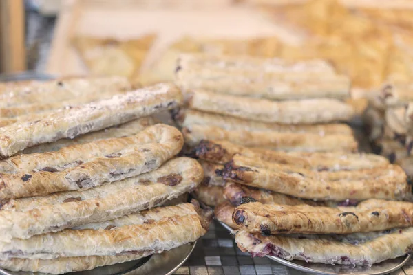 Comida Callejera Vendedor Toma Empanada — Foto de Stock