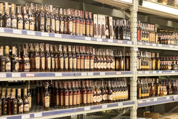 Kiev Oekraïne Januari 2018 Schappen Met Alcohol Het Winkelcentrum Wodka — Stockfoto